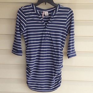 Mom’s the Word. L/s T-shirt. Ruched sides. Size s